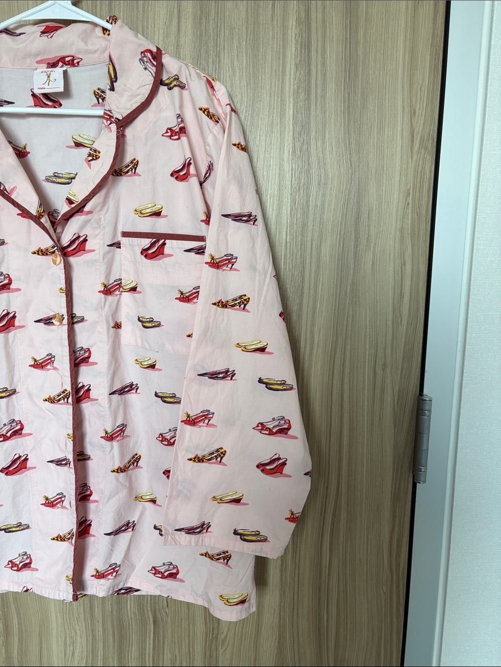 Pink Shoe-Print Long Sleeve Pajama Top - Munky Munky. Size XL - Picture 2 of 4